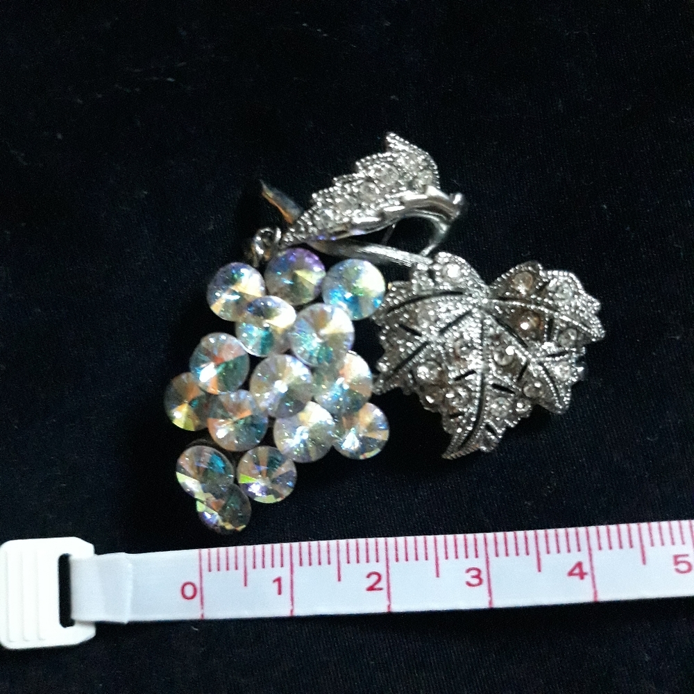 Vintage Aurora Borealis Signed Brooch J.S.H. Grape Cluster Vintage silver color - Picture 2 of 7